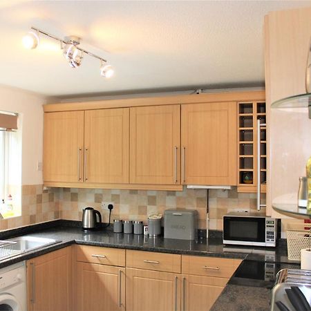 Homely And Budget Friendly 3 Bed House Sleeps 6 Free Parking! Milton Keynes Exteriör bild