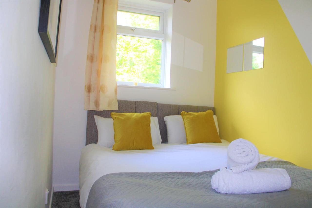 Homely And Budget Friendly 3 Bed House Sleeps 6 Free Parking! Milton Keynes Exteriör bild