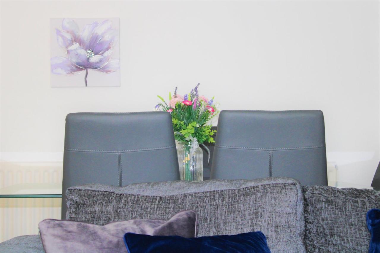Homely And Budget Friendly 3 Bed House Sleeps 6 Free Parking! Milton Keynes Exteriör bild