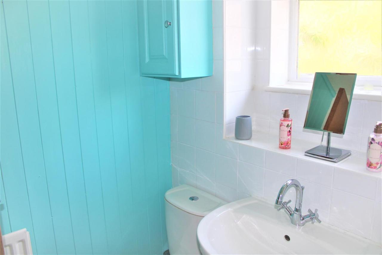 Homely And Budget Friendly 3 Bed House Sleeps 6 Free Parking! Milton Keynes Exteriör bild