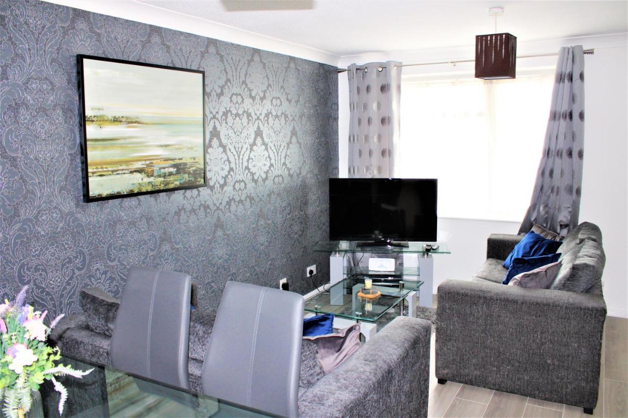 Homely And Budget Friendly 3 Bed House Sleeps 6 Free Parking! Milton Keynes Exteriör bild