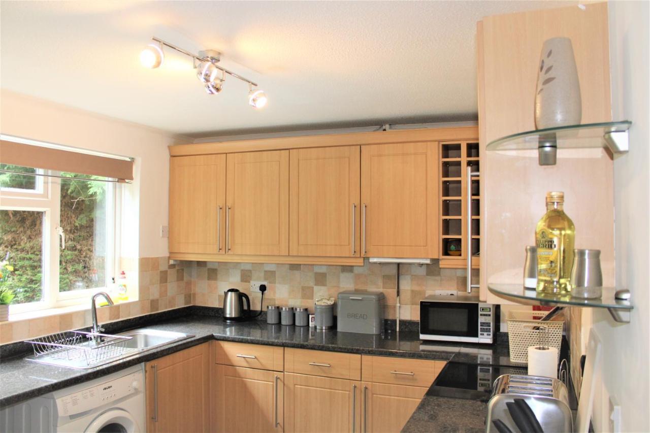 Homely And Budget Friendly 3 Bed House Sleeps 6 Free Parking! Milton Keynes Exteriör bild